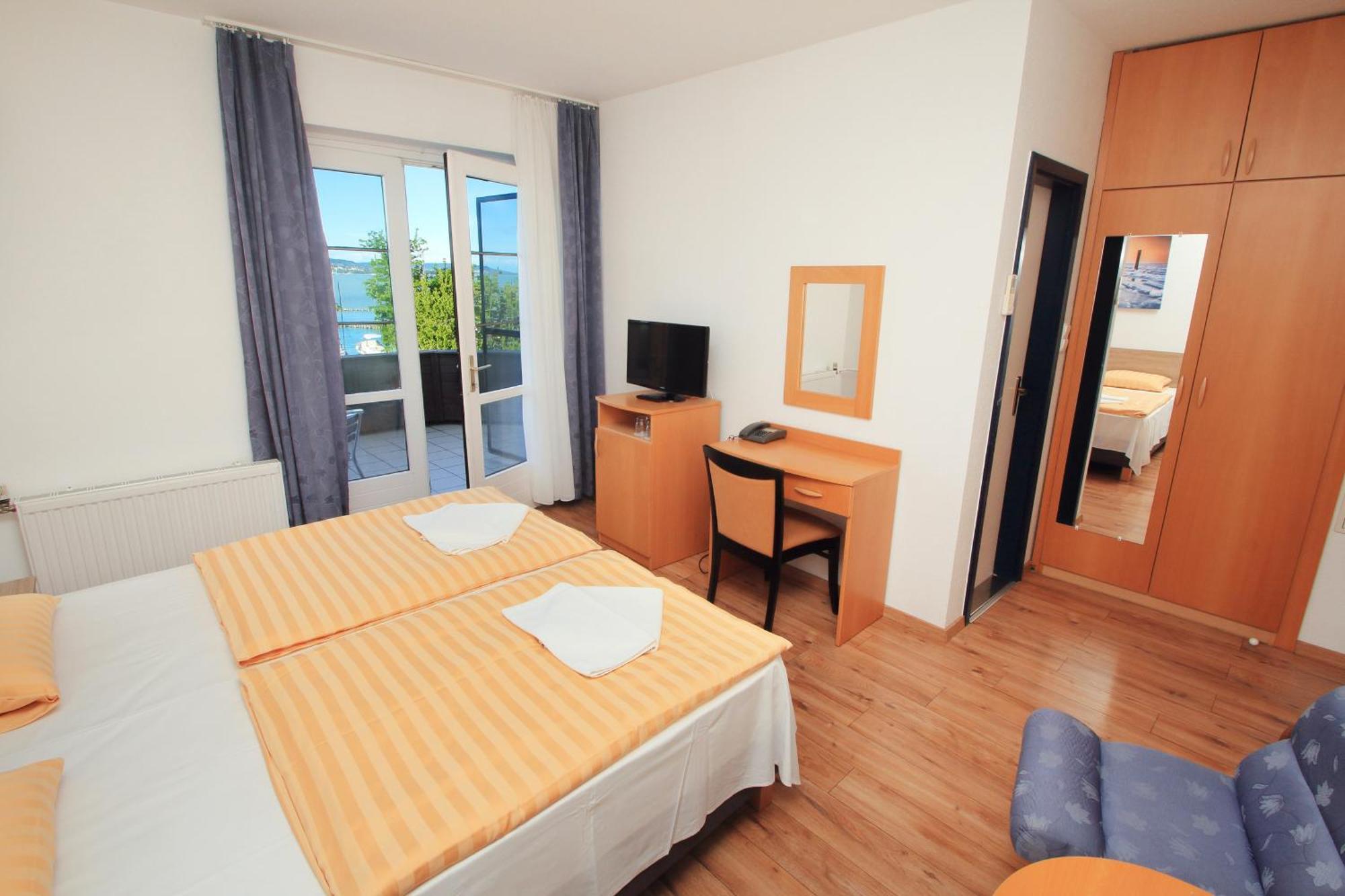 Aquilo Hotel Panorama Тихань Экстерьер фото