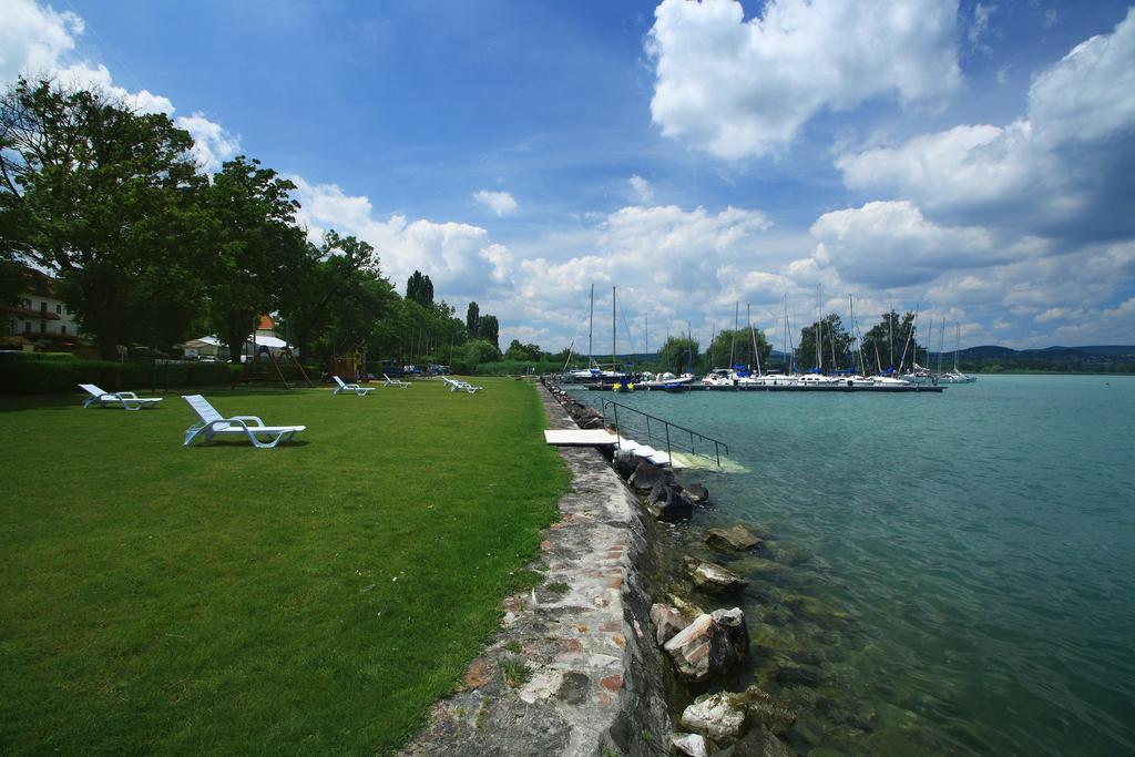 Aquilo Hotel Panorama Тихань Экстерьер фото